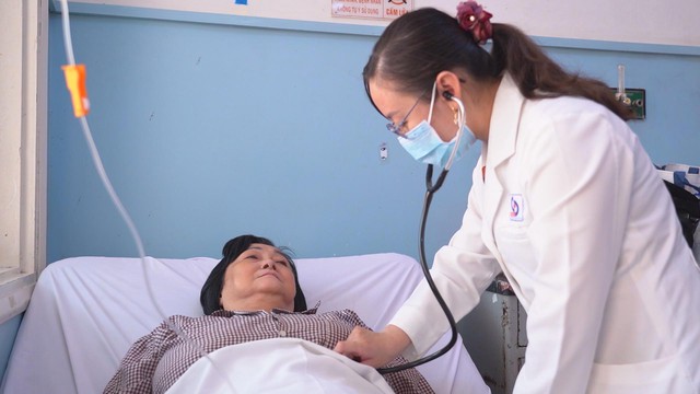 60 Giây ngày 13/11/2025 I Nguy cơ ngộ độc thực phẩm do vi khuẩn Salmonella - Ảnh 1.