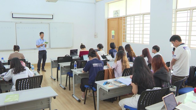 Thời sự HTV ngày 14/11/2025 I Hoạt động lừa đảo nhắm đến sinh viên ngày càng tinh vi- Ảnh 1.