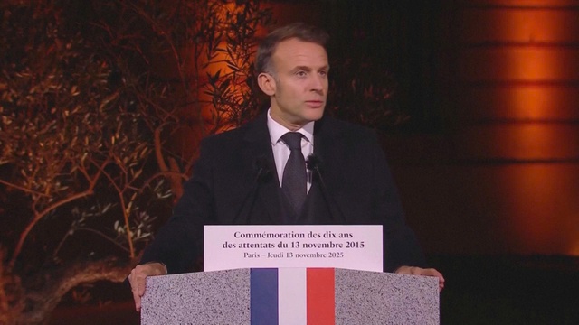 Pháp tưởng niệm 10 năm vụ tấn công khủng bố ở Paris- Ảnh 2.