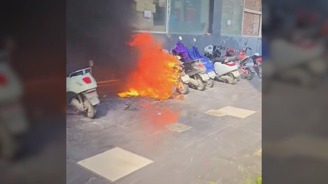 Cảnh báo rủi ro cháy nổ từ pin xe điện - Ảnh 1.