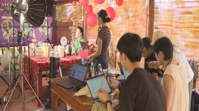 Luật Quảng cáo 2025: Xác định rõ trách nhiệm của người nổi tiếng khi tham gia quảng cáo - Ảnh 1.