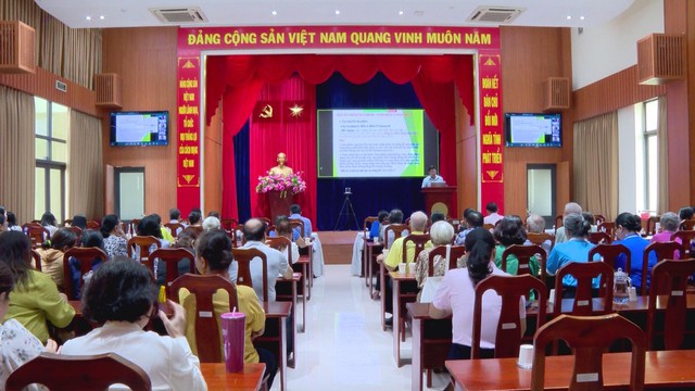 TP. Hồ Chí Minh tăng cường tập huấn về an toàn thực phẩm năm 2025 - Ảnh 1.