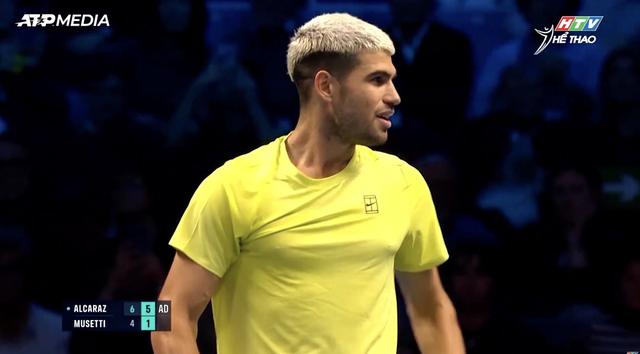 Dẫn đầu bảng đấu ở ATP Finals, Carlos Alcaraz giành ngôi số 1 thế giới kết thúc năm- Ảnh 3. Dẫn đầu bảng đấu ở ATP Finals, Carlos Alcaraz giành ngôi số 1 thế giới kết thúc năm- Ảnh 3.