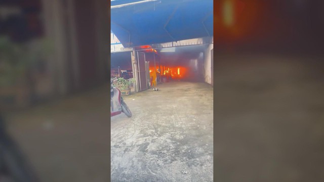 60 Giây ngày 15/11/2025 I Ô tô lao lên vỉa hè ở Vũng Tàu tông hàng loạt xe máy - Ảnh 7.