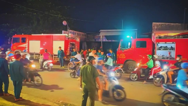 60 Giây ngày 15/11/2025 I Ô tô lao lên vỉa hè ở Vũng Tàu tông hàng loạt xe máy - Ảnh 8.