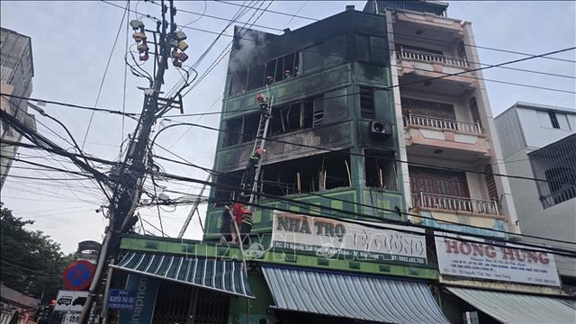 Khánh Hòa: Cháy lớn tại khu nhà trọ nằm sát chợ Đầm - Ảnh 1.