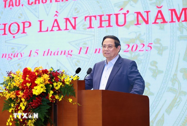 Thủ tướng: Lấy khoa học công nghệ và chuyển đổi số làm động lực chính của tăng trưởng - Ảnh 1.