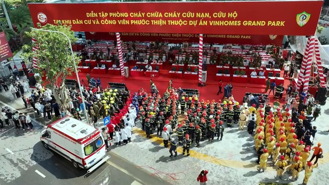 Diễn tập PCCC lớn nhất năm tại khu đô thị Vinhomes Grand Park - Ảnh 3.