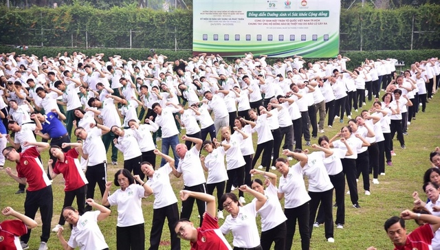 Hơn 1.500 người tham gia "Đồng diễn dưỡng sinh vì sức khỏe cộng đồng" - Ảnh 1.