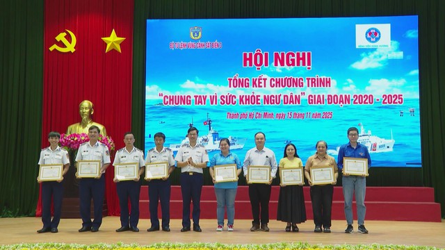 Chương trình “Chung tay vì sức khỏe ngư dân” tiếp cận hơn 3.000 người- Ảnh 4. Chương trình “Chung tay vì sức khỏe ngư dân” tiếp cận hơn 3.000 người- Ảnh 4.