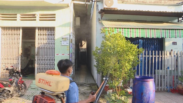 TP. Hồ Chí Minh khẩn trương xử lý ổ dịch sốt xuất huyết tại các khu nhà trọ- Ảnh 1. TP. Hồ Chí Minh khẩn trương xử lý ổ dịch sốt xuất huyết tại các khu nhà trọ- Ảnh 1.