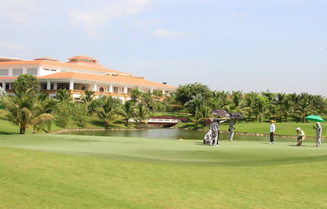 Nghệ thuật giữ màu xanh của sân golf Tân Sơn Nhất - Ảnh 3.