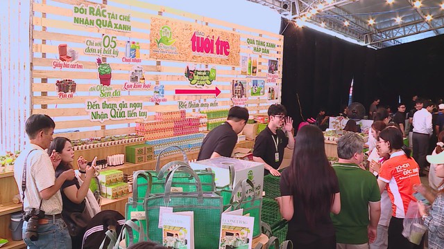 Thúc đẩy tiêu dùng xanh tại Ngày hội Việt Nam Xanh 2025- Ảnh 2. Thúc đẩy tiêu dùng xanh tại Ngày hội Việt Nam Xanh 2025- Ảnh 2.
