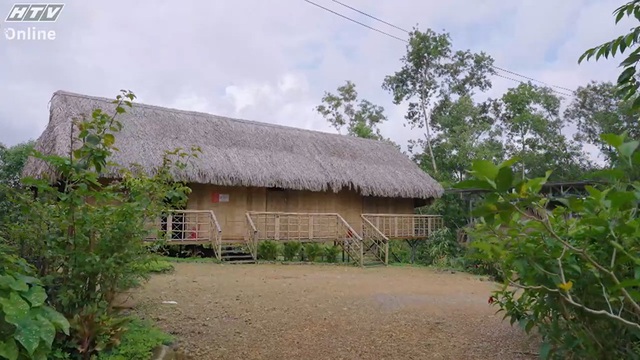 Việt Nam đi là ghiền - Mùa 4 - Tập 31: Về Tà Lài xem người Mạ dệt thêu - Ảnh 2.