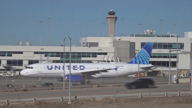 Hàng không Mỹ phục hồi từ 17/11 sau thời gian hỗn loạn vì đóng cửa chính phủ - Ảnh 1.