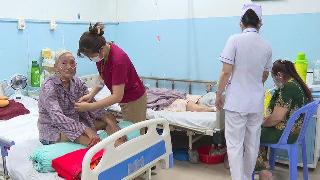 Thành phố Hồ Chí Minh chi gần 2.000 tỷ đồng để miễn phí bảo hiểm y tế: Những điều người dân cần biết - Ảnh 3.