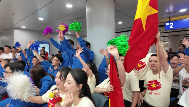 NewZround: Ga Bến Thành bùng nổ sức trẻ HURC qua võ thuật và flashmob - Ảnh 3.