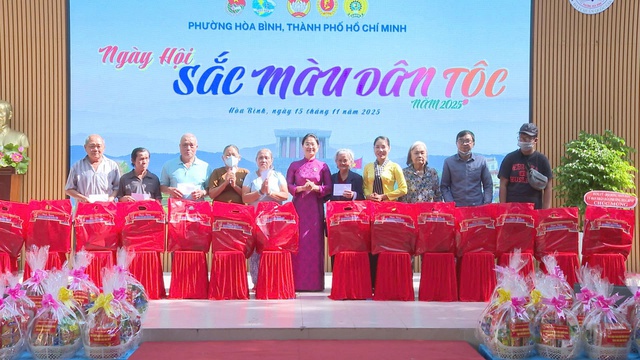 Ngày hội "Sắc màu Dân tộc" tại Phường Hòa Bình: Hội tụ văn hóa, lan tỏa nghĩa tình - Ảnh 3.