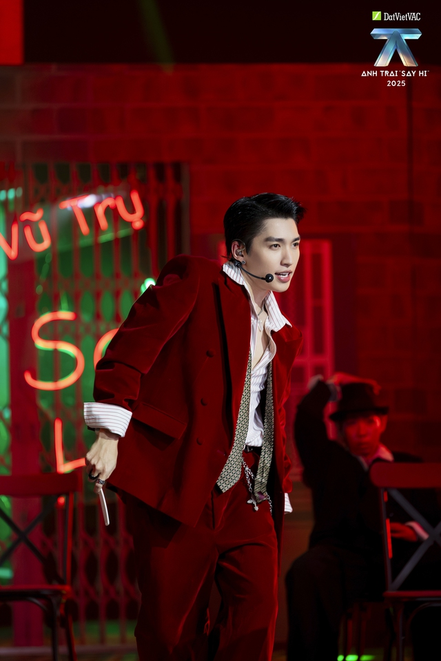 Đội B Ray hóa thân “bad boy”, khuấy động sân khấu với "Cũng may là ế" - Ảnh 1.