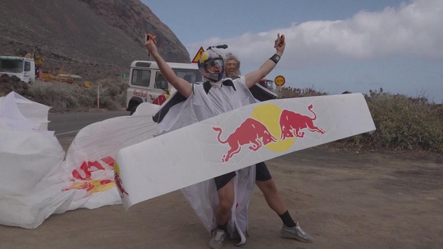 Vận động viên bay trên không mà không cần động cơ- Ảnh 3. Vận động viên bay trên không mà không cần động cơ- Ảnh 3.