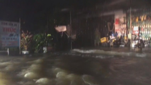 Lũ trong đêm, nhà cửa, đường sá Đắk Lắk ngập sâu- Ảnh 3.