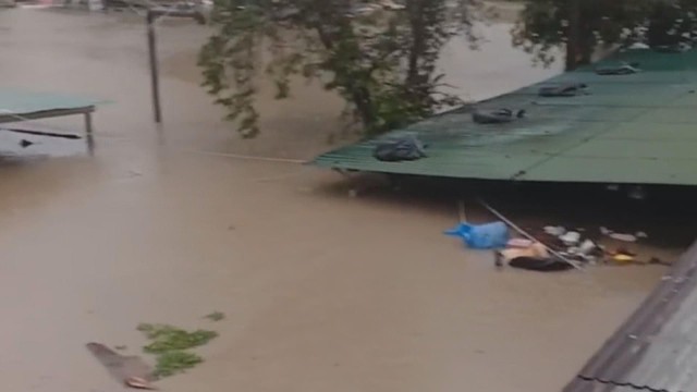 Lũ trong đêm, nhà cửa, đường sá Đắk Lắk ngập sâu- Ảnh 2.