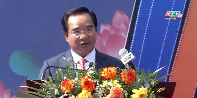 Thầy cô giáo chính là mạch nguồn nuôi dưỡng trí tuệ, là rường cột vững chắc cho sự phát triển bền vững của Thành phố - Ảnh 1.