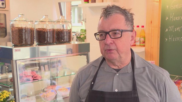 Đức: Quán cà phê phục vụ món SALAD... côn trùng! - Ảnh 1.