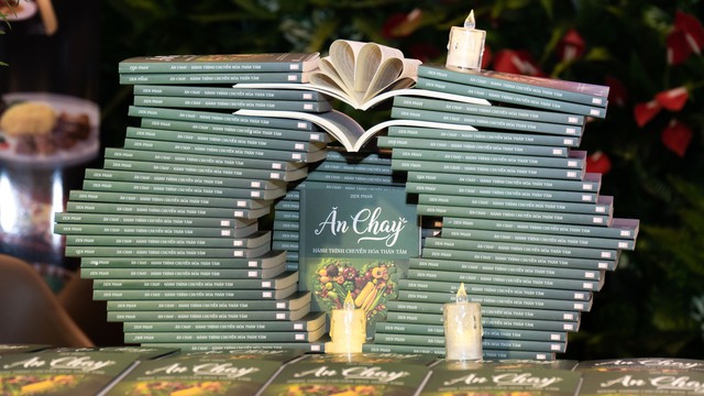 Ra mắt sách “Ăn Chay – Hành trình chuyển hóa thân tâm”  - Ảnh 1.