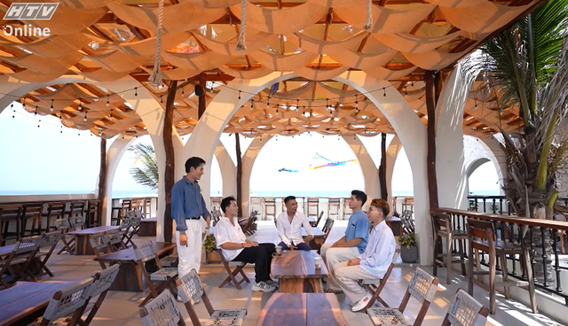 Đi đó đi đây - Mùa 2 - Tập 7: Trải nghiệm làm nhân viên phục vụ- Ảnh 1.