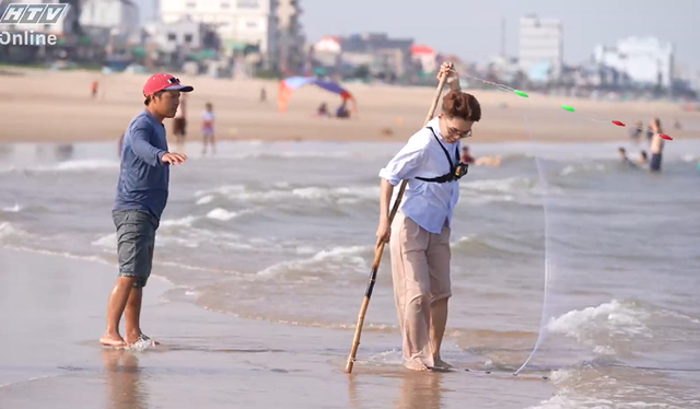 Đi đó đi đây - Mùa 2 - Tập 7: Thử sức kéo lưới cùng ngư dân Phước Hải- Ảnh 1.