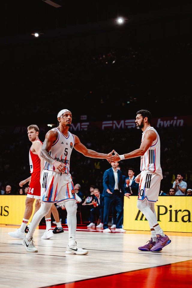 Olympiacos vươn lên nhì bảng Euroleague - Ảnh 1.