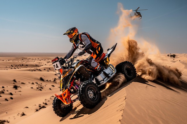 Ngày thi thứ hai Giải đua xe Dubai International Baja 2025 - Ảnh 3.