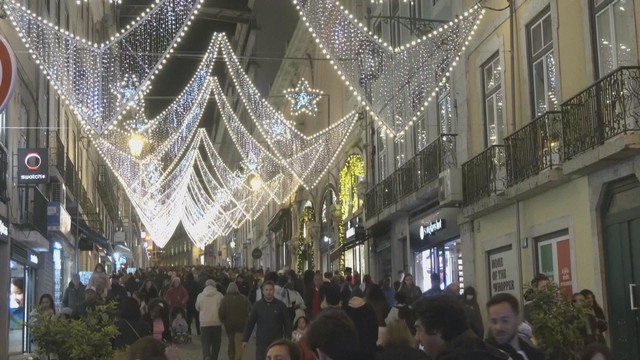 Tây Ban Nha và Bồ Đào Nha chuẩn bị cho mùa Giáng sinh- Ảnh 1.