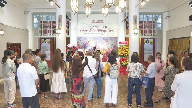 Triển lãm "Âm sắc vàng son": Vẻ đẹp lộng lẫy của sơn mài truyền thống giữa lòng thành phố- Ảnh 1.