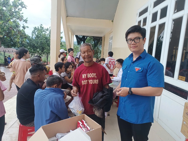 TP. Hồ Chí Minh viện trợ y tế khẩn cấp tại Khánh Hòa sau mưa lũ- Ảnh 3. TP. Hồ Chí Minh viện trợ y tế khẩn cấp tại Khánh Hòa sau mưa lũ- Ảnh 3.