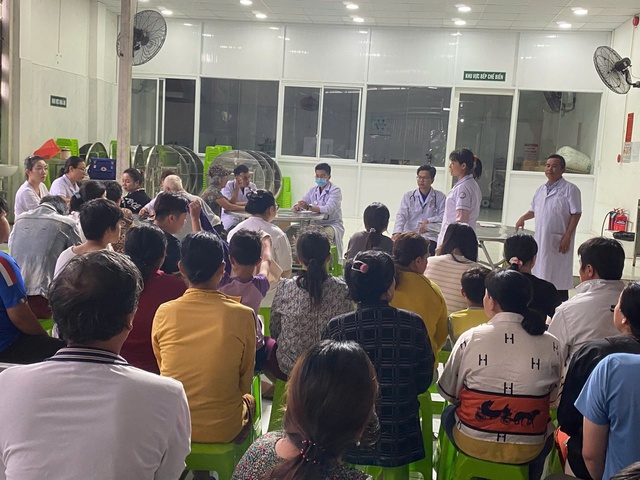 TP. Hồ Chí Minh viện trợ y tế khẩn cấp tại Khánh Hòa sau mưa lũ- Ảnh 1. TP. Hồ Chí Minh viện trợ y tế khẩn cấp tại Khánh Hòa sau mưa lũ- Ảnh 1.