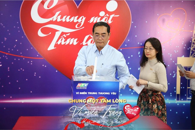 Sôi nổi không khí quyên góp quỹ "Chung một tấm lòng: Vì miền Trung thương yêu" - Ảnh 4.