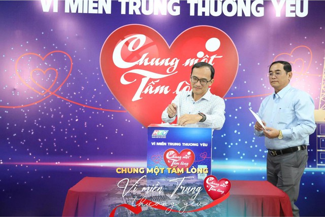 Sôi nổi không khí quyên góp quỹ "Chung một tấm lòng: Vì miền Trung thương yêu" - Ảnh 3.