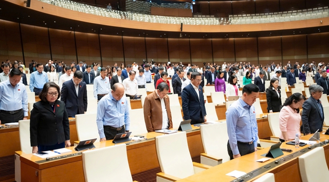 Bão lũ ác liệt rồi sẽ đi qua, nhưng nghĩa đồng bào mãi còn ở lại - Ảnh 2.