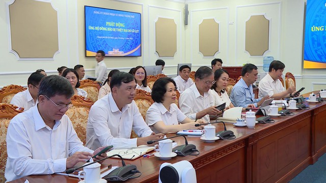 Hội đồng Nhân dân Thành phố phát động ủng hộ đồng bào vùng lũ - Ảnh 3.