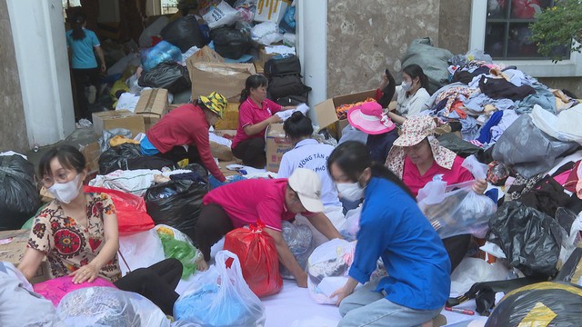 Nhiều tấm lòng từ TP. Hồ Chí Minh tiếp tục hướng về đồng bào vùng lũ - Ảnh 6.