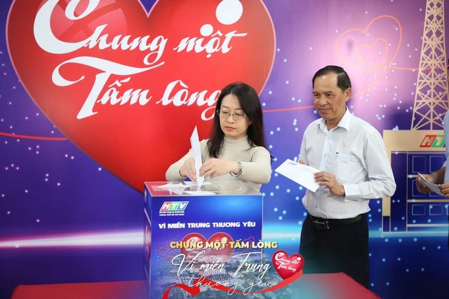 Sôi nổi không khí quyên góp quỹ "Chung một tấm lòng: Vì miền Trung thương yêu" - Ảnh 5.