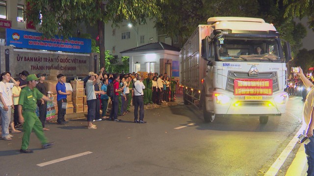 Lãnh đạo TP. Hồ Chí Minh thăm, động viên tình nguyện viên - Ảnh 3.