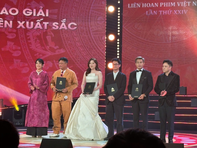 "Mưa đỏ" thắng lớn với 5 giải tại Liên hoan phim Việt Nam lần thứ 24 - Ảnh 30.