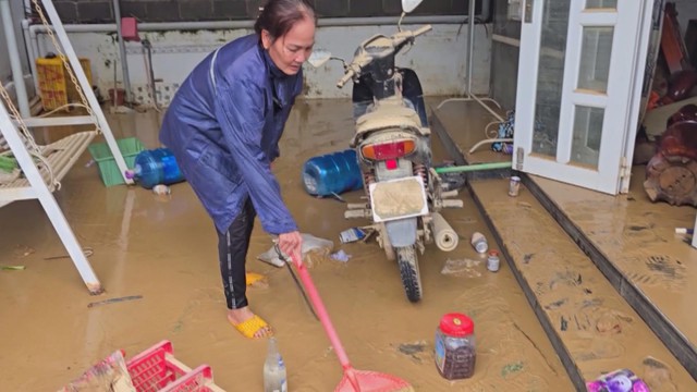 Khánh Hòa nỗ lực ổn định sau cơn lũ lụt lịch sử - Ảnh 2.