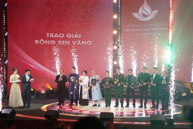 "Mưa đỏ" thắng lớn với 5 giải tại Liên hoan phim Việt Nam lần thứ 24 - Ảnh 56.