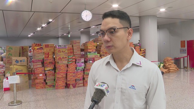 Metro số 1 tiếp nhận gần 300 tấn hàng hóa ủng hộ đồng bào miền Trung - Ảnh 5.