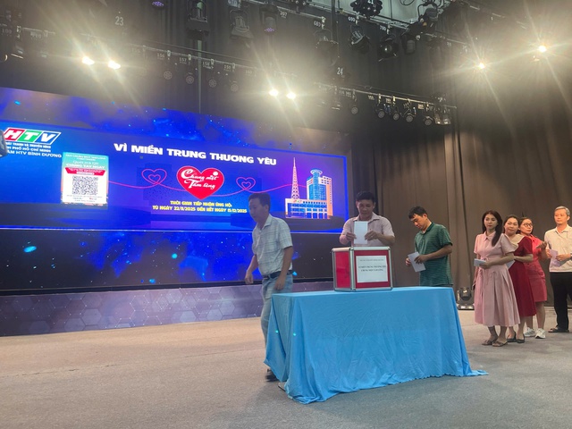 Triển khai thêm điểm tiếp nhận quỹ "Chung một tấm lòng" - Ảnh 5.