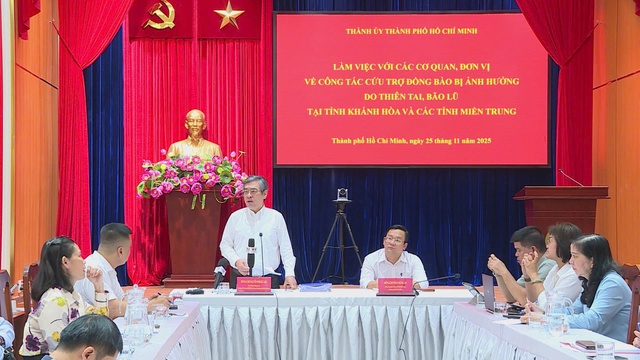 TP. Hồ Chí Minh huy động mọi nguồn lực giúp bà con vùng lũ khắc phục hậu quả - Ảnh 2.